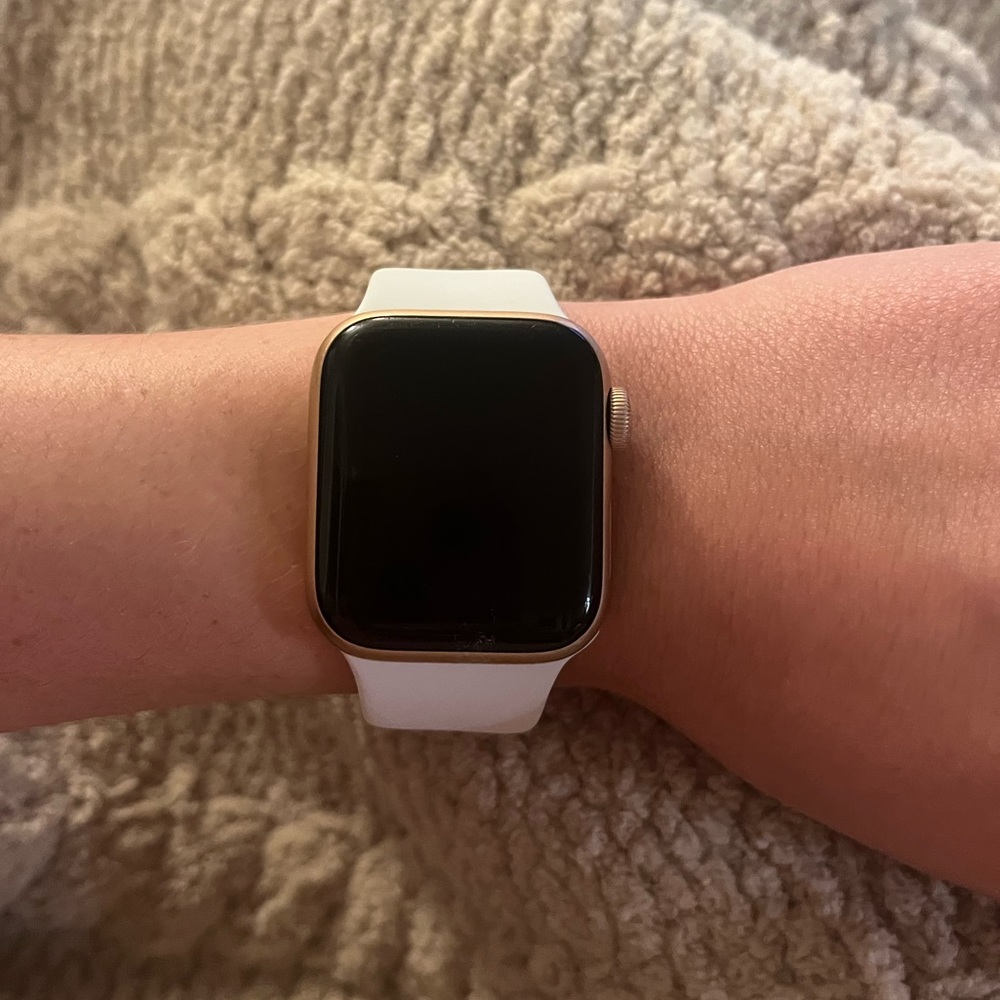 Apple Watch SE with band